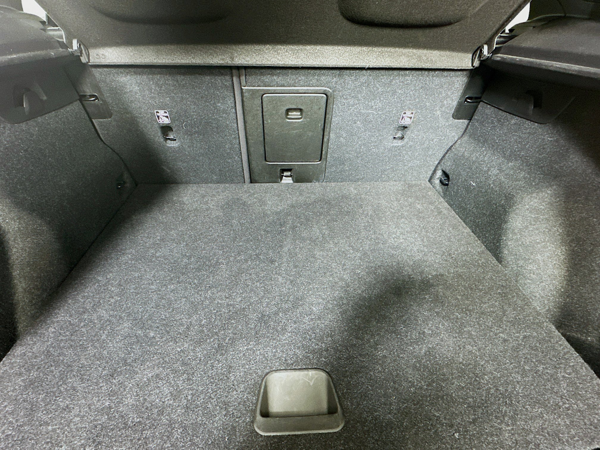 Used 2024 Volvo XC40 B5 Core image 29