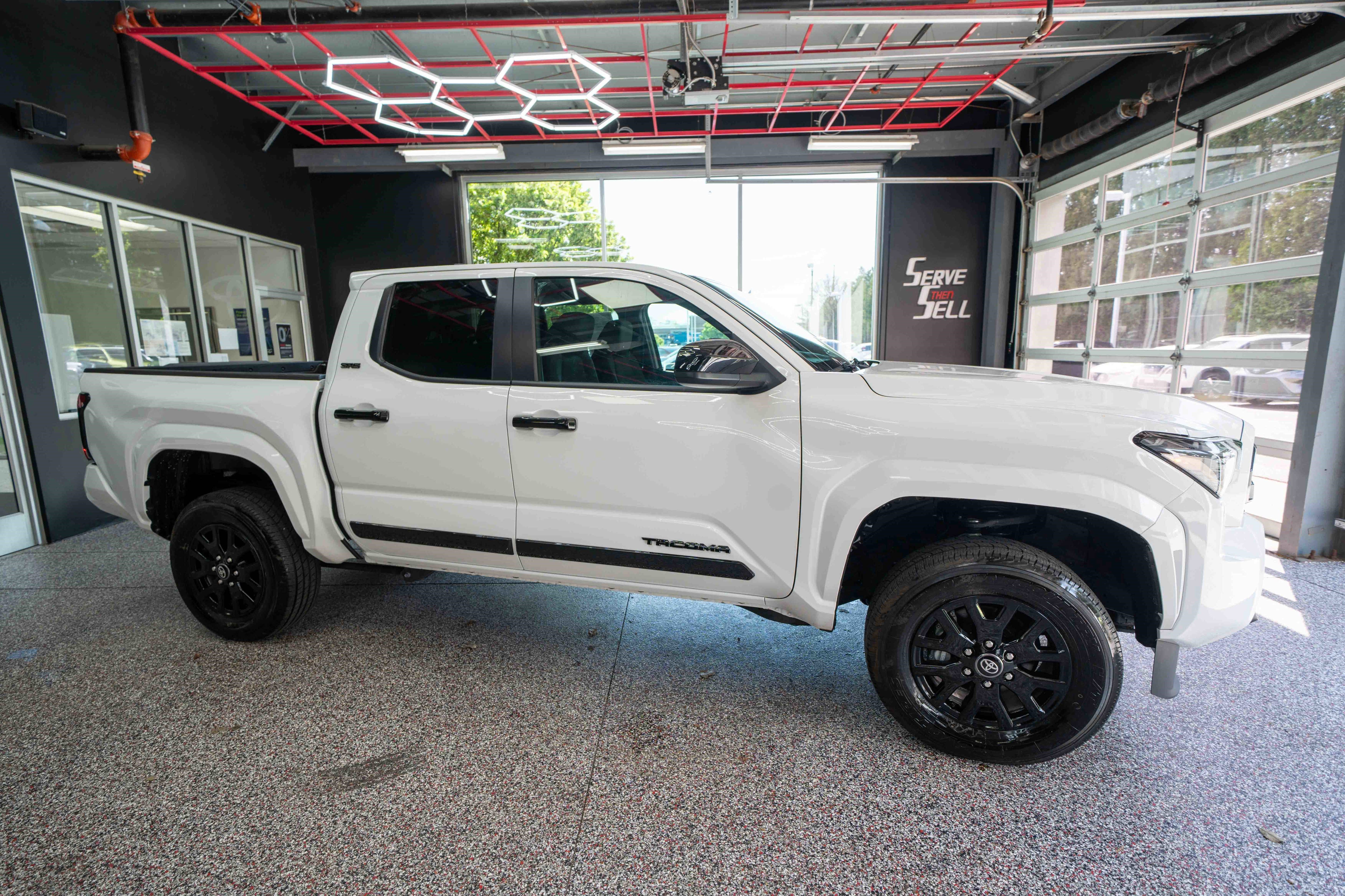 Used 2024 Toyota Tacoma SR5 AWD/4WD image 5