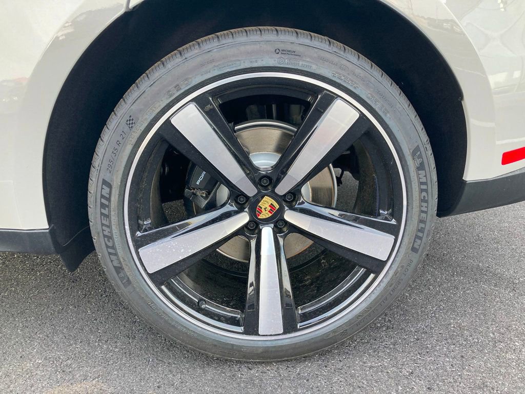 Used 2024 Porsche Macan image 10