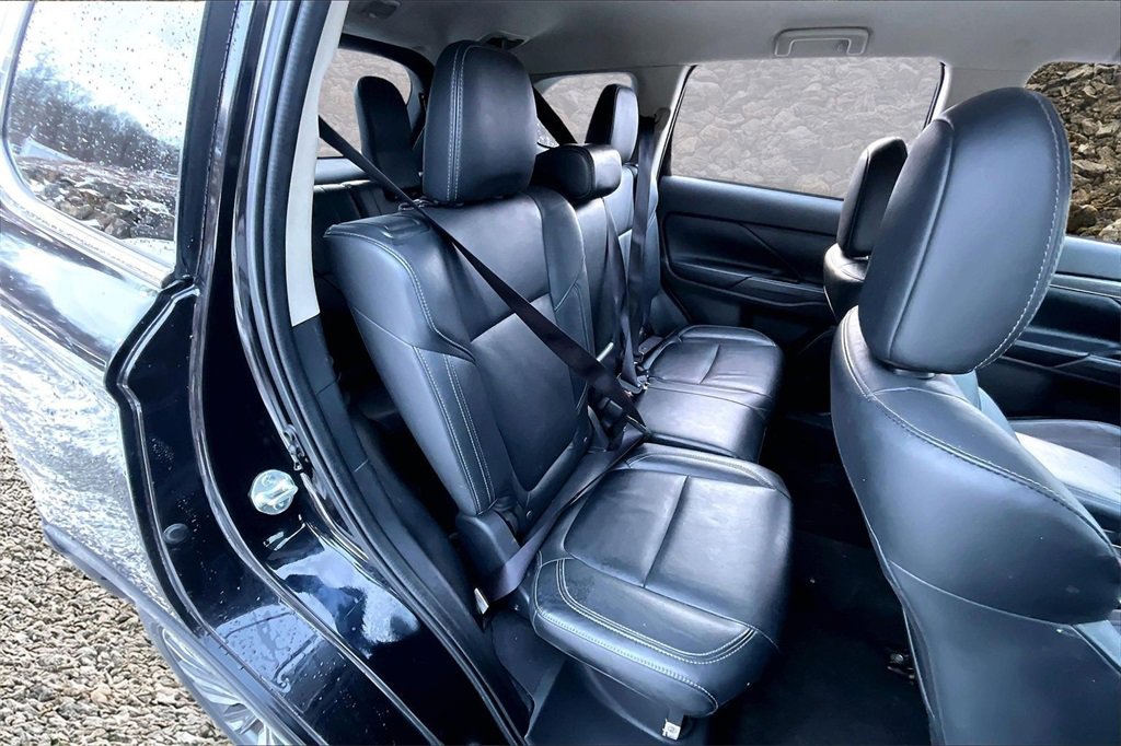 Used 2020 Mitsubishi Outlander SE image 25