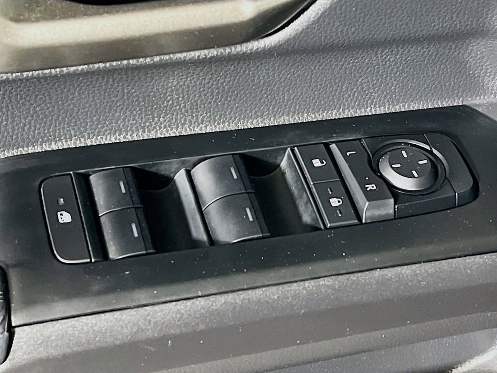 Certified 2025 Toyota Tacoma TRD Off-Road AWD/4WD image 17