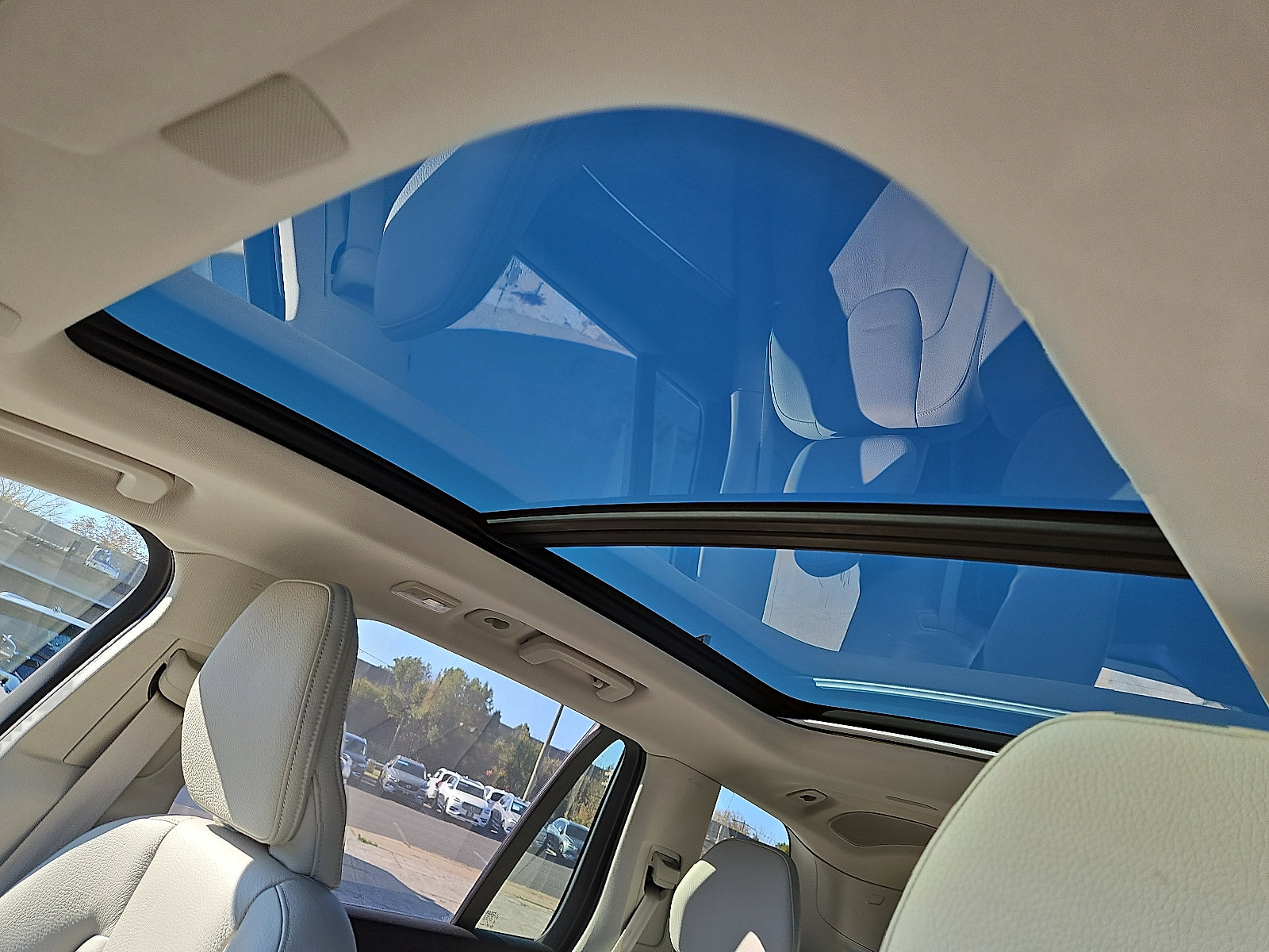 Certified 2024 Volvo XC90 B6 Plus w/ Protection Package Premier image 14