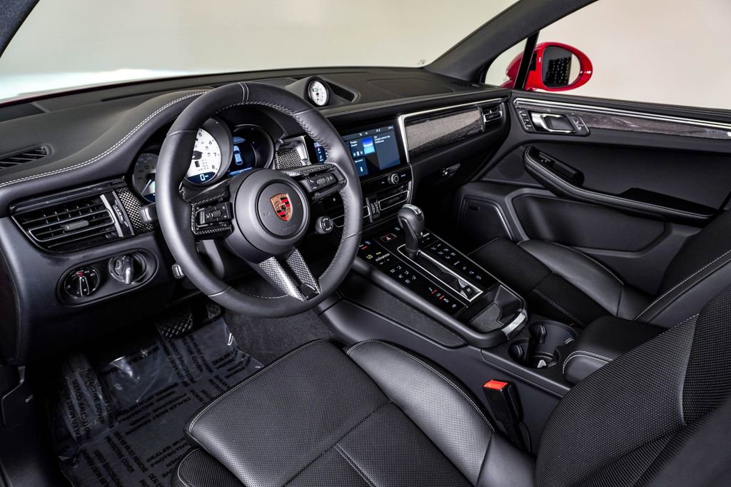 Certified 2026 Porsche Macan GTS image 4