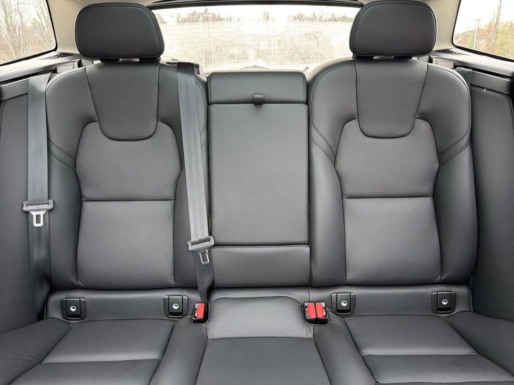 Used 2023 Volvo XC60 T8 Plus image 36