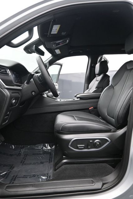 New 2026 Jeep Grand Wagoneer L Limited AWD/4WD image 9