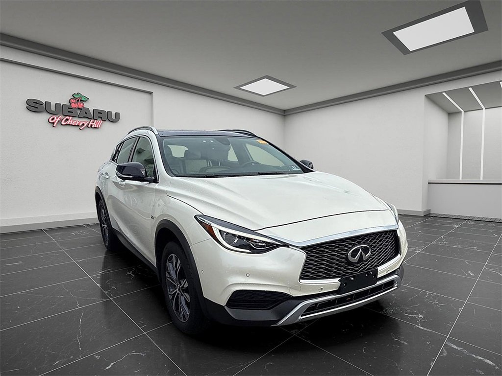 Used 2019 INFINITI QX30 Premium w/ Navigation Package image 3