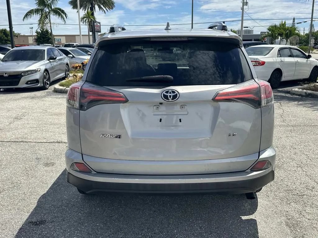 Used 2017 Toyota RAV4 LE FWD image 8