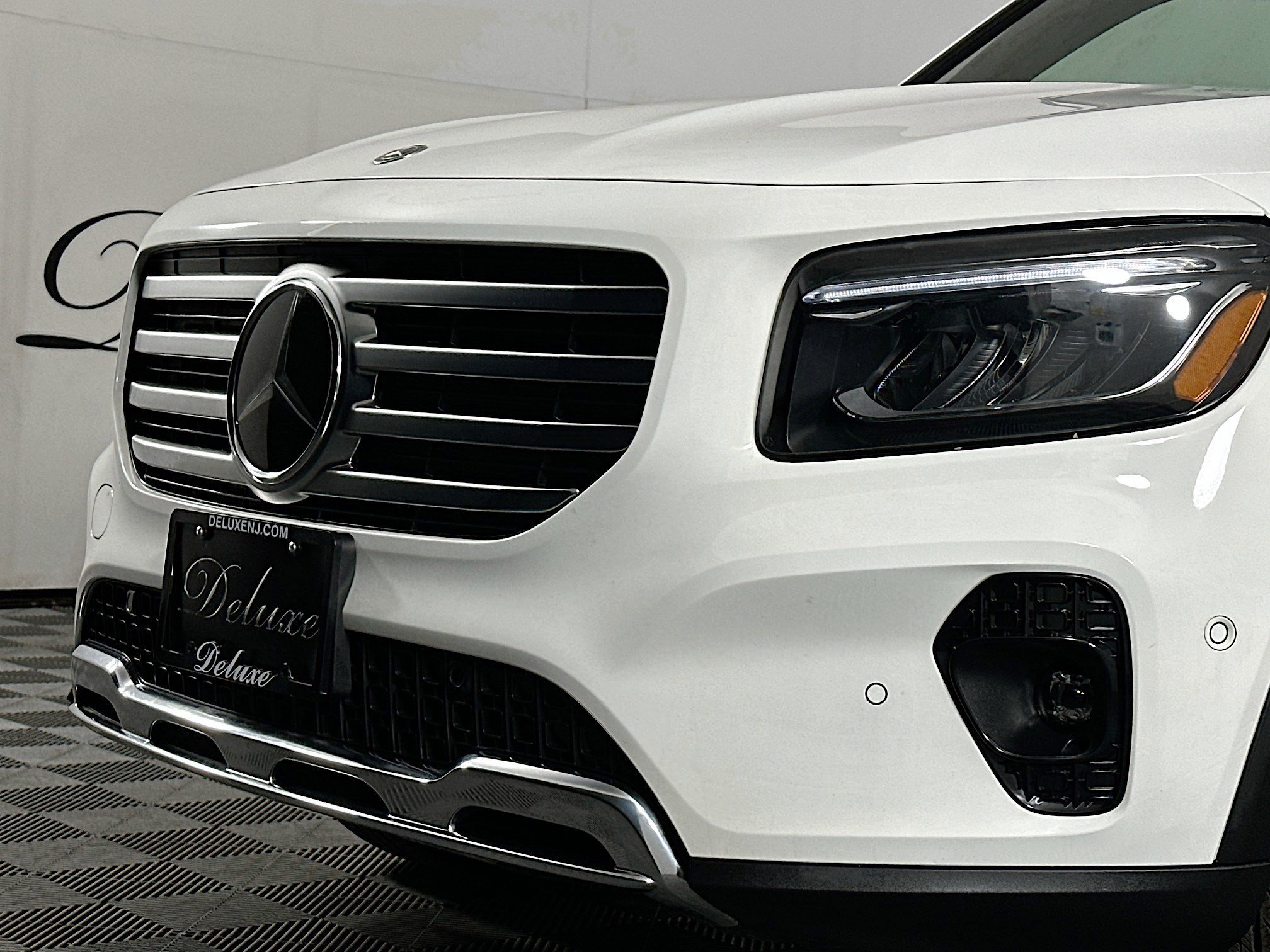 Used 2024 Mercedes-Benz GLB 250 4MATIC w/ Driver Assistance Package image 35