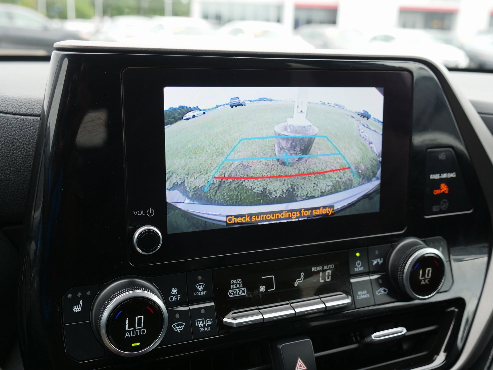 Used 2024 Toyota Highlander XLE image 26