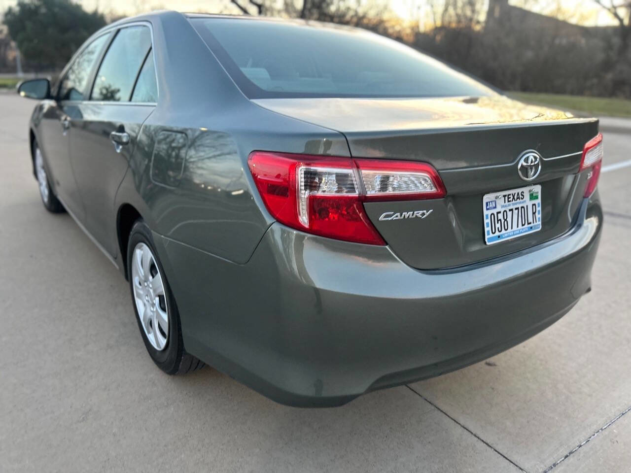 Used 2012 Toyota Camry LE FWD image 8