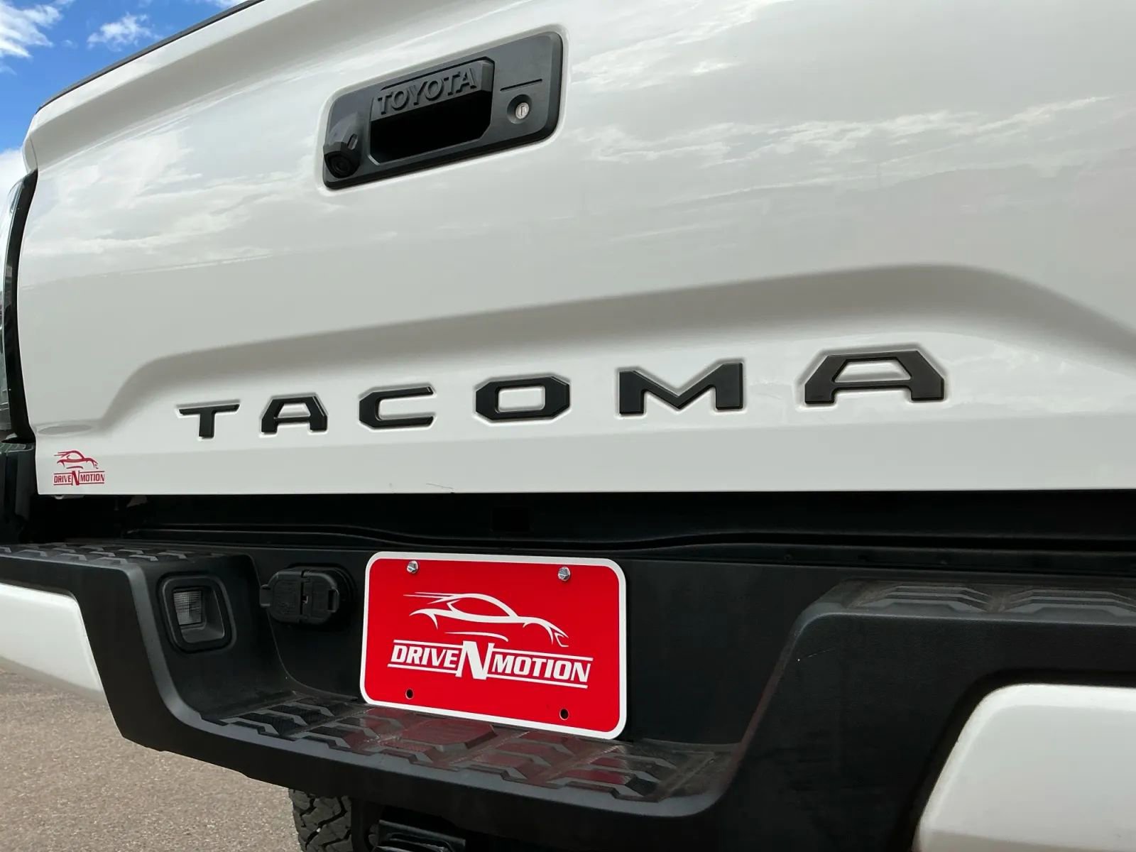 Used 2022 Toyota Tacoma TRD Off-Road image 19