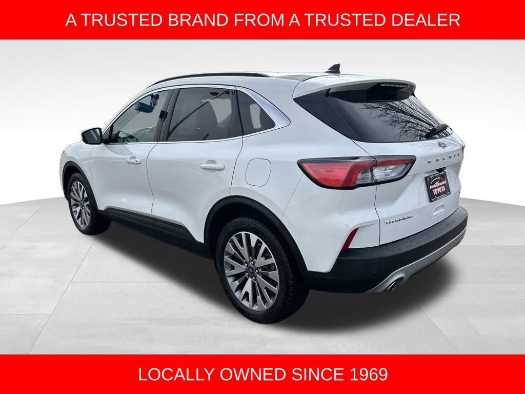 Used 2022 Ford Escape Titanium image 3