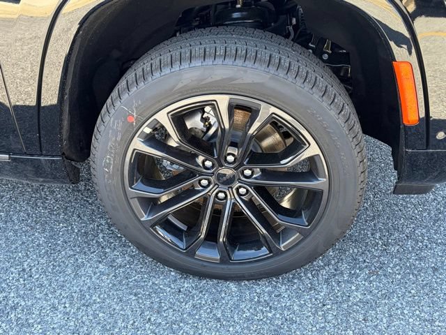 New 2026 Jeep Grand Wagoneer L Summit w/ Rear Seat Video Group I AWD/4WD image 10
