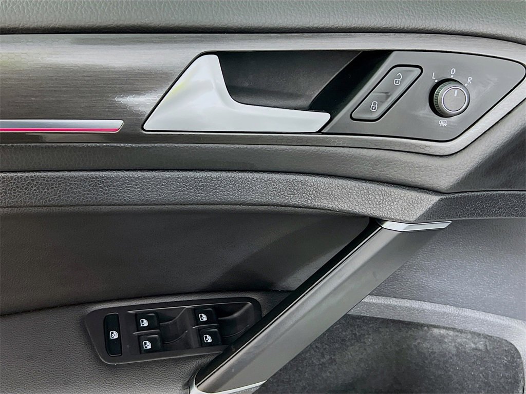 Used 2021 Volkswagen GTI SE image 19