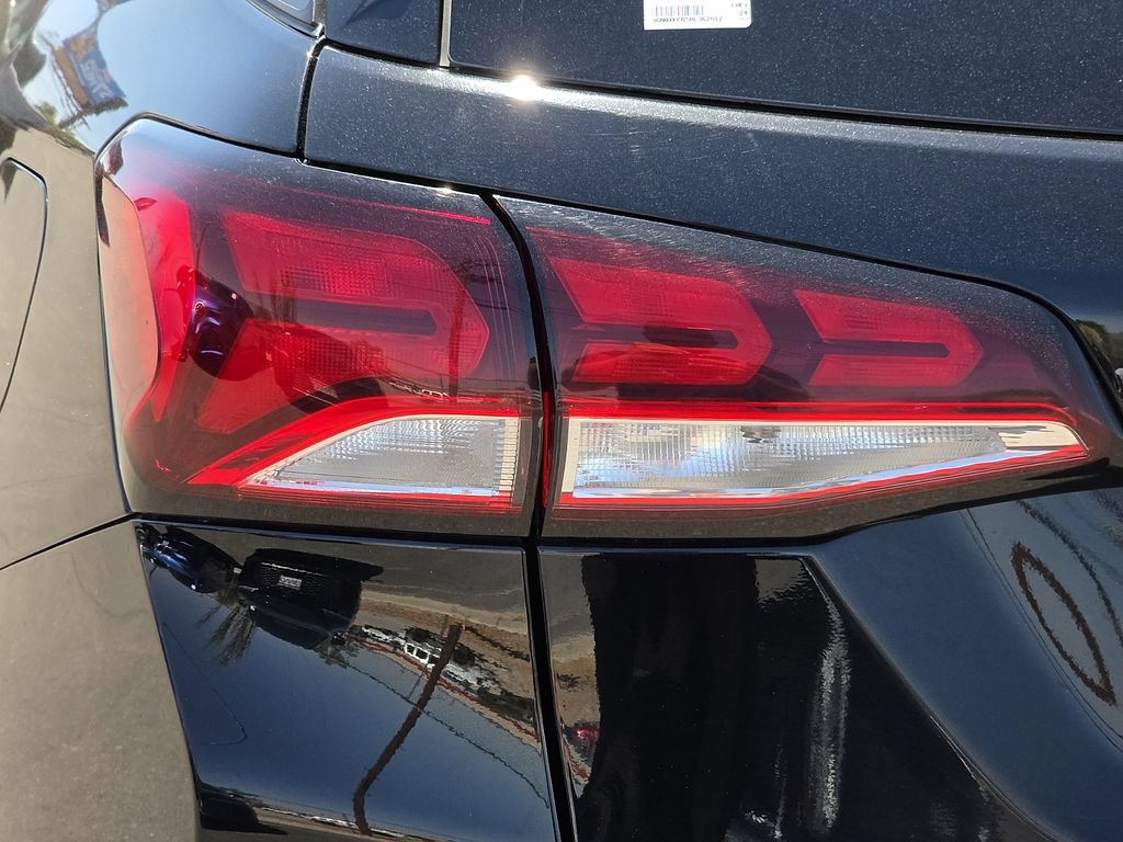 Used 2024 Chevrolet Equinox LT FWD image 9