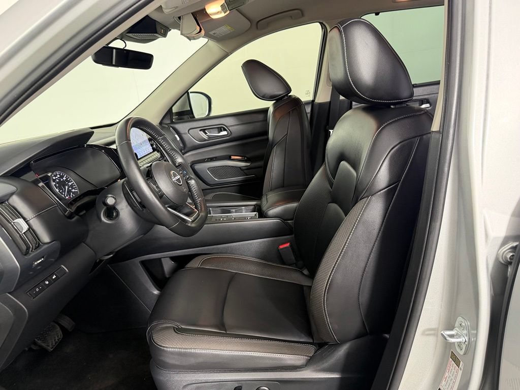 Used 2025 Nissan Pathfinder SL FWD image 21