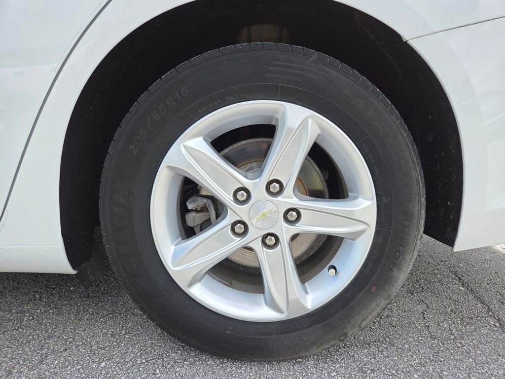 Used 2021 Chevrolet Malibu LS FWD image 15