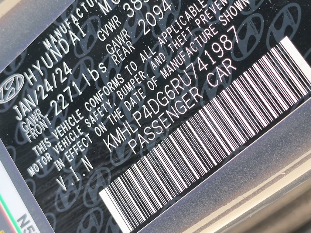 Used 2024 Hyundai Elantra Limited image 18