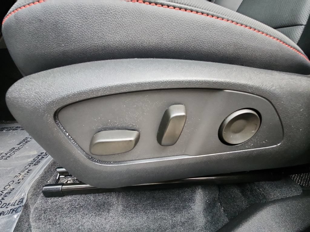 Certified 2026 Chevrolet Traverse Z71 w/ LPO, Floor Liner Package AWD/4WD image 15