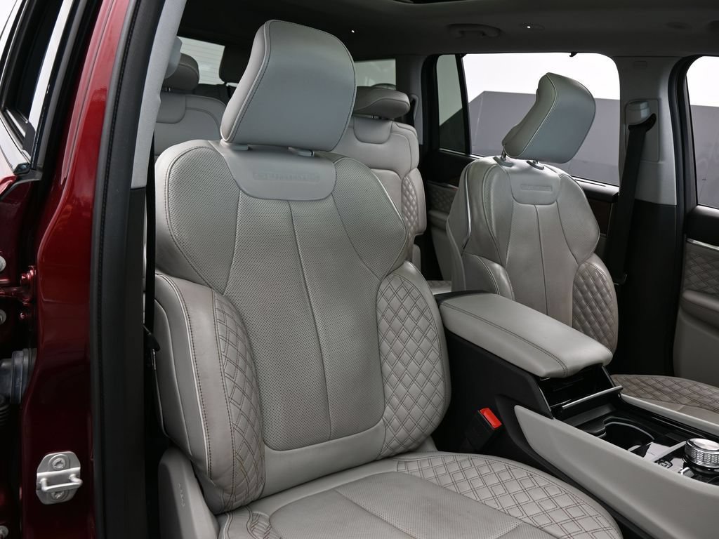 Used 2023 Jeep Grand Cherokee L Summit w/ Luxury Tech Group V AWD/4WD image 53