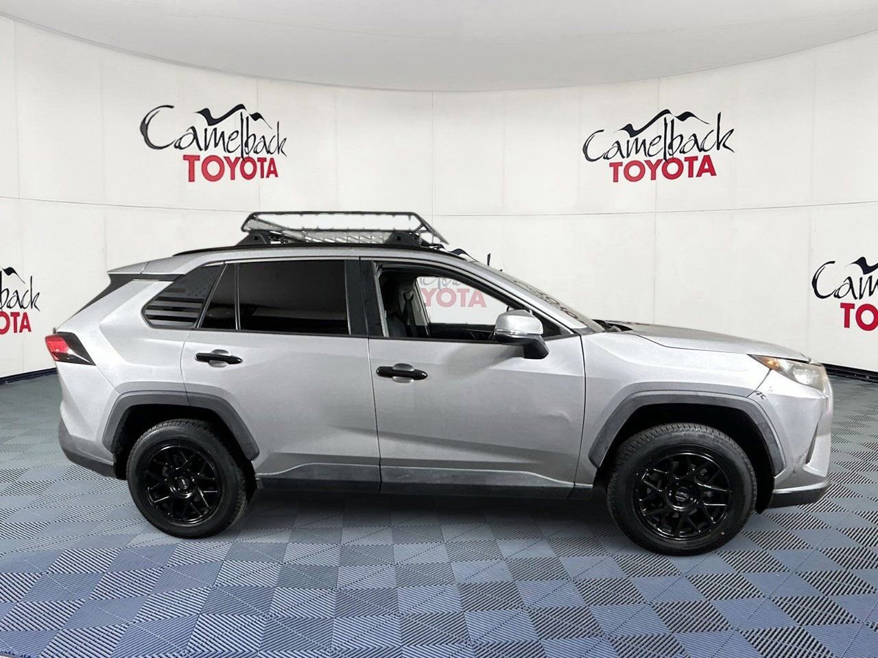 Used 2021 Toyota RAV4 LE image 9