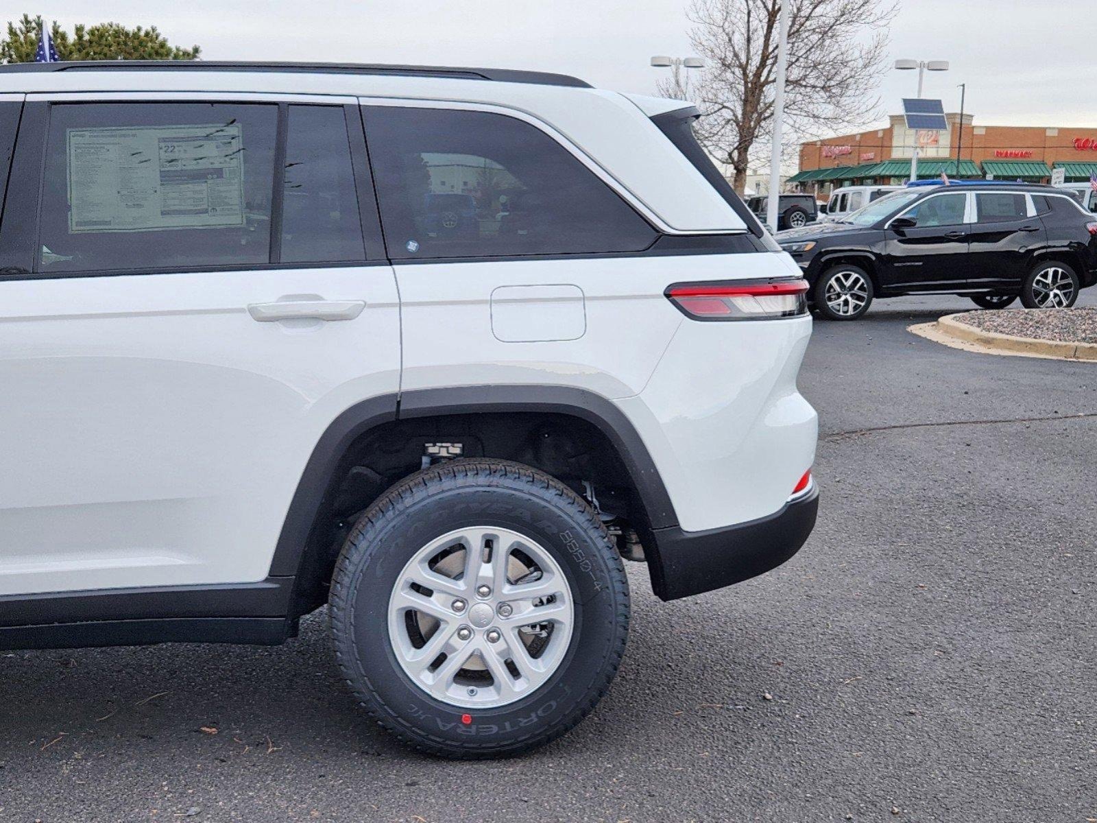 New 2025 Jeep Grand Cherokee Laredo w/ Luxury Tech Group I image 31