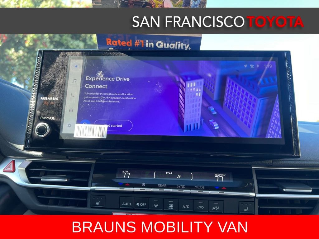 Used 2026 Toyota Sienna XLE FWD image 36