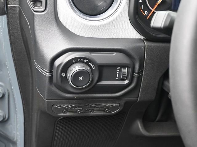 Used 2024 Jeep Wrangler Unlimited Sahara w/ Technology Group AWD/4WD image 33
