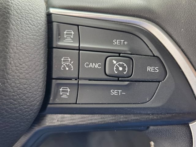 Used 2025 Jeep Grand Cherokee Altitude AWD/4WD image 28