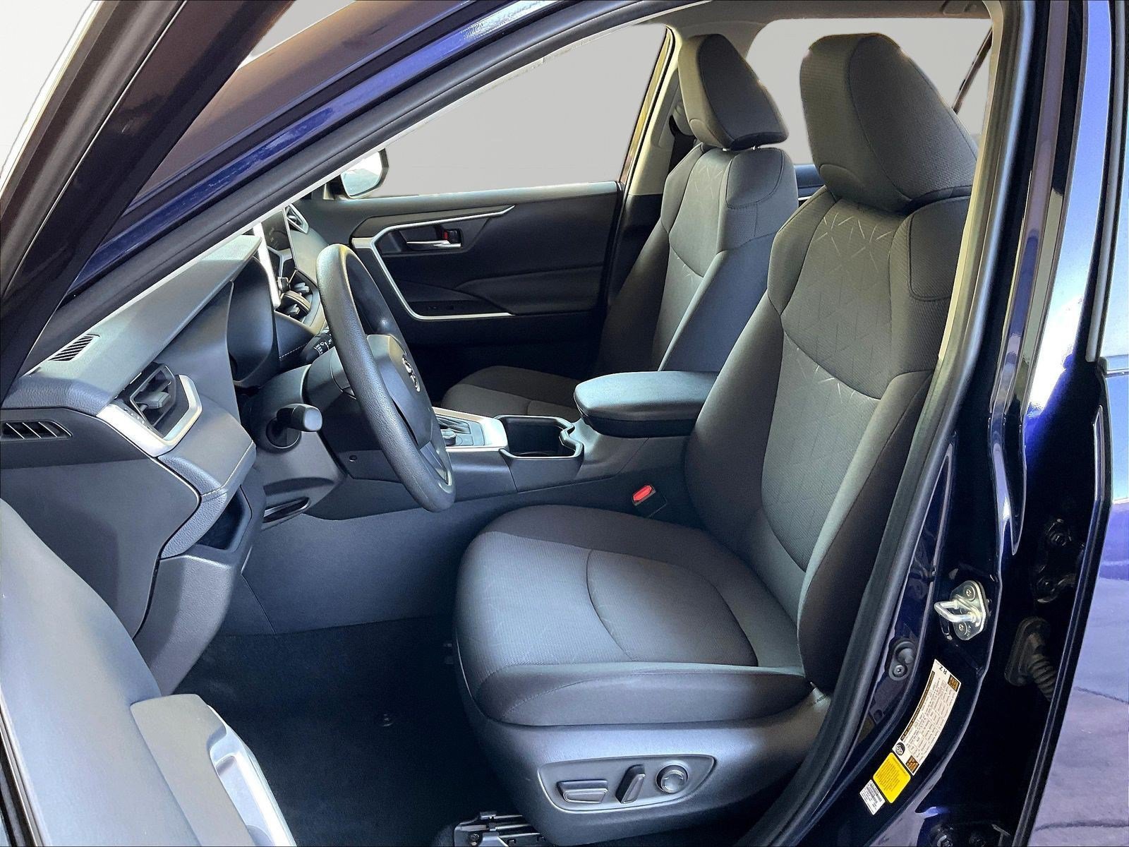 Used 2025 Toyota RAV4 XLE AWD/4WD image 21