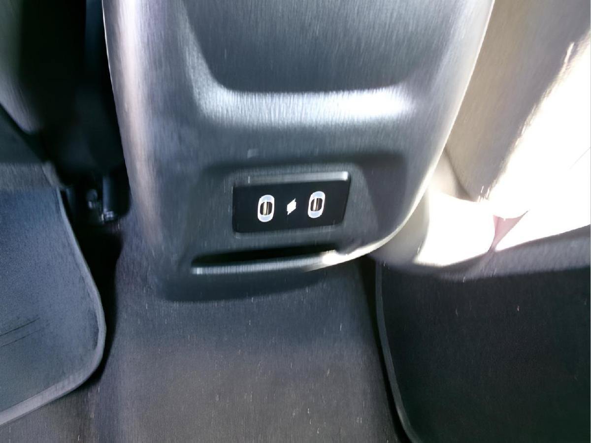 Used 2025 Hyundai Venue SEL FWD image 11