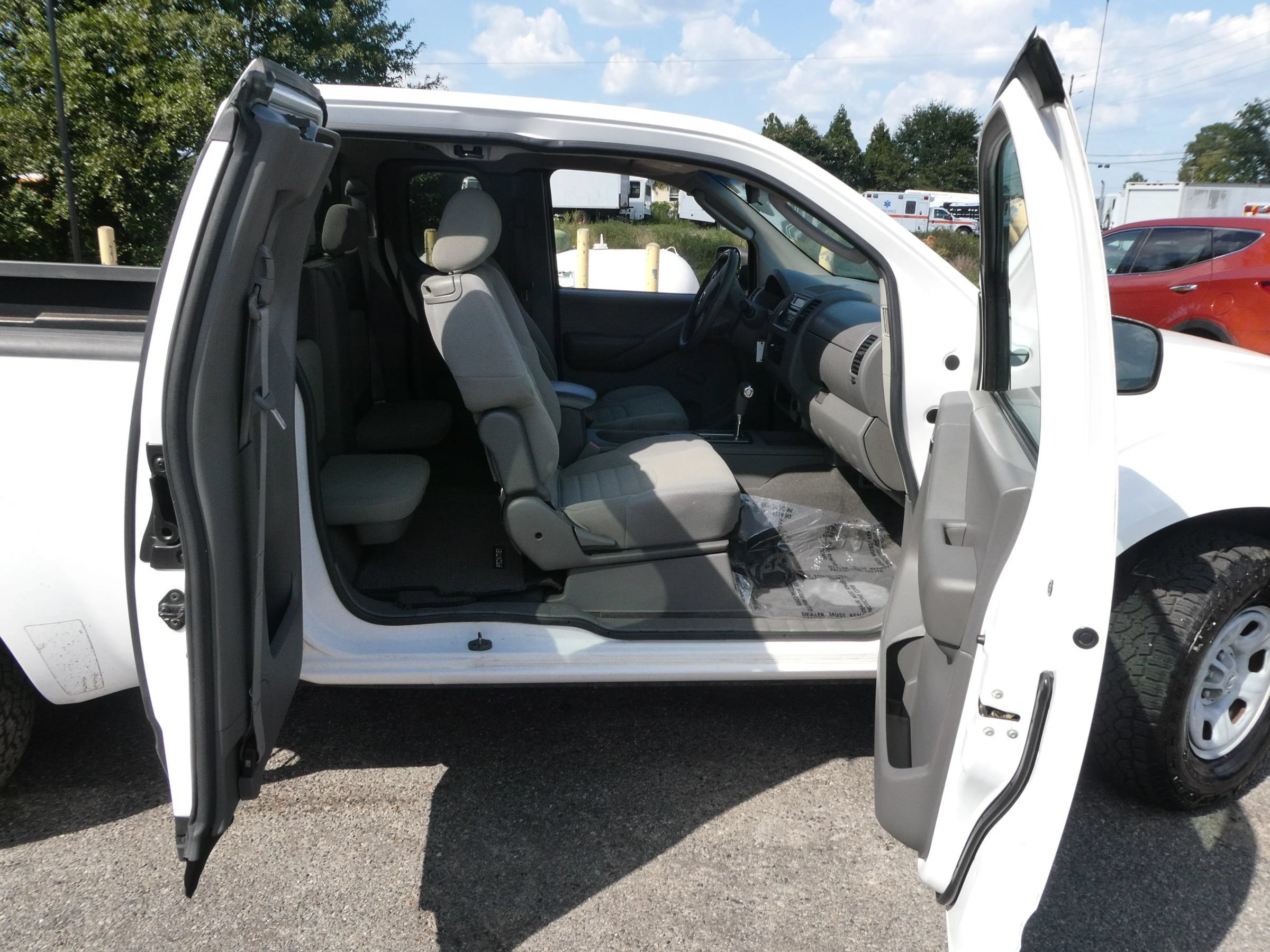 Used 2007 Nissan Frontier XE w/ Preferred Pkg RWD image 24