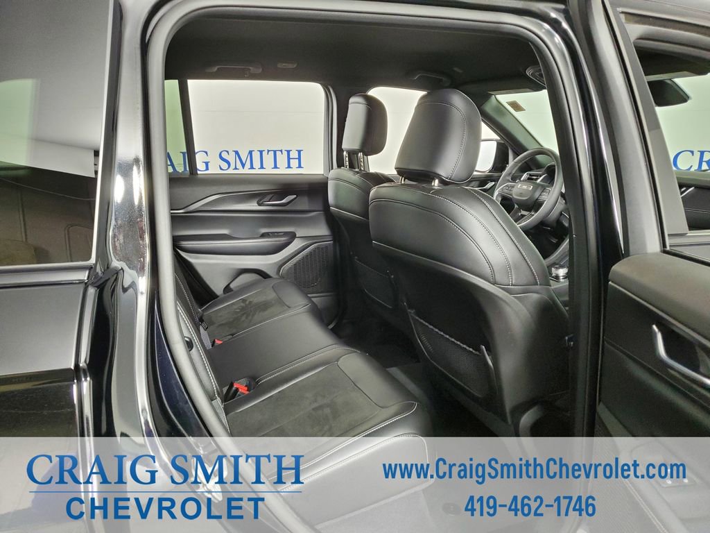 Used 2024 Jeep Grand Cherokee Altitude image 14