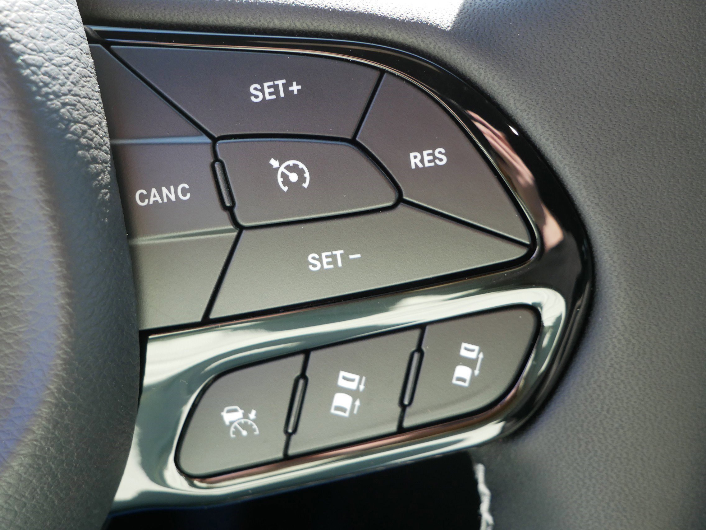 New 2026 Chrysler Pacifica Select FWD image 16