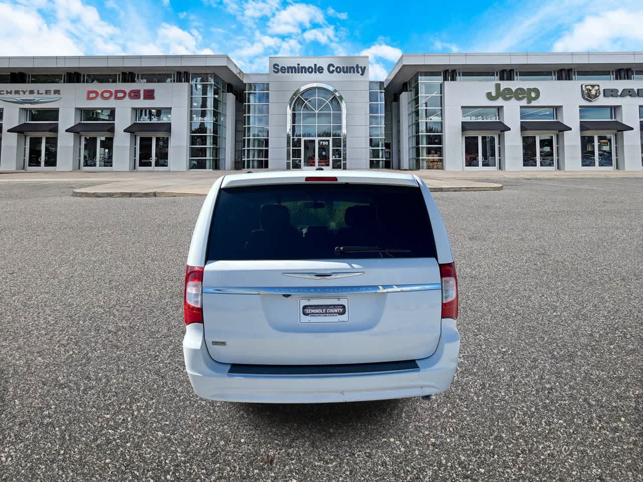 Used 2016 Chrysler Town & Country Touring FWD image 7