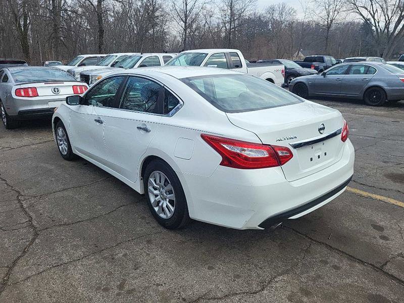 Used 2016 Nissan Altima 2.5 S w/ Power Driver Seat Package image 5