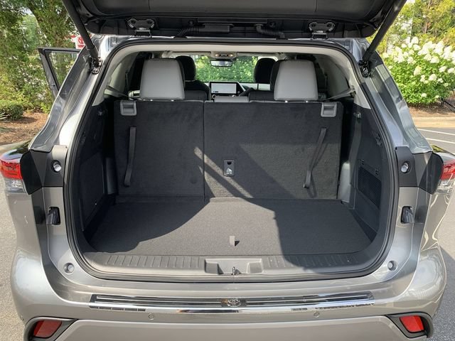 Certified 2026 Toyota Highlander Platinum AWD/4WD image 35