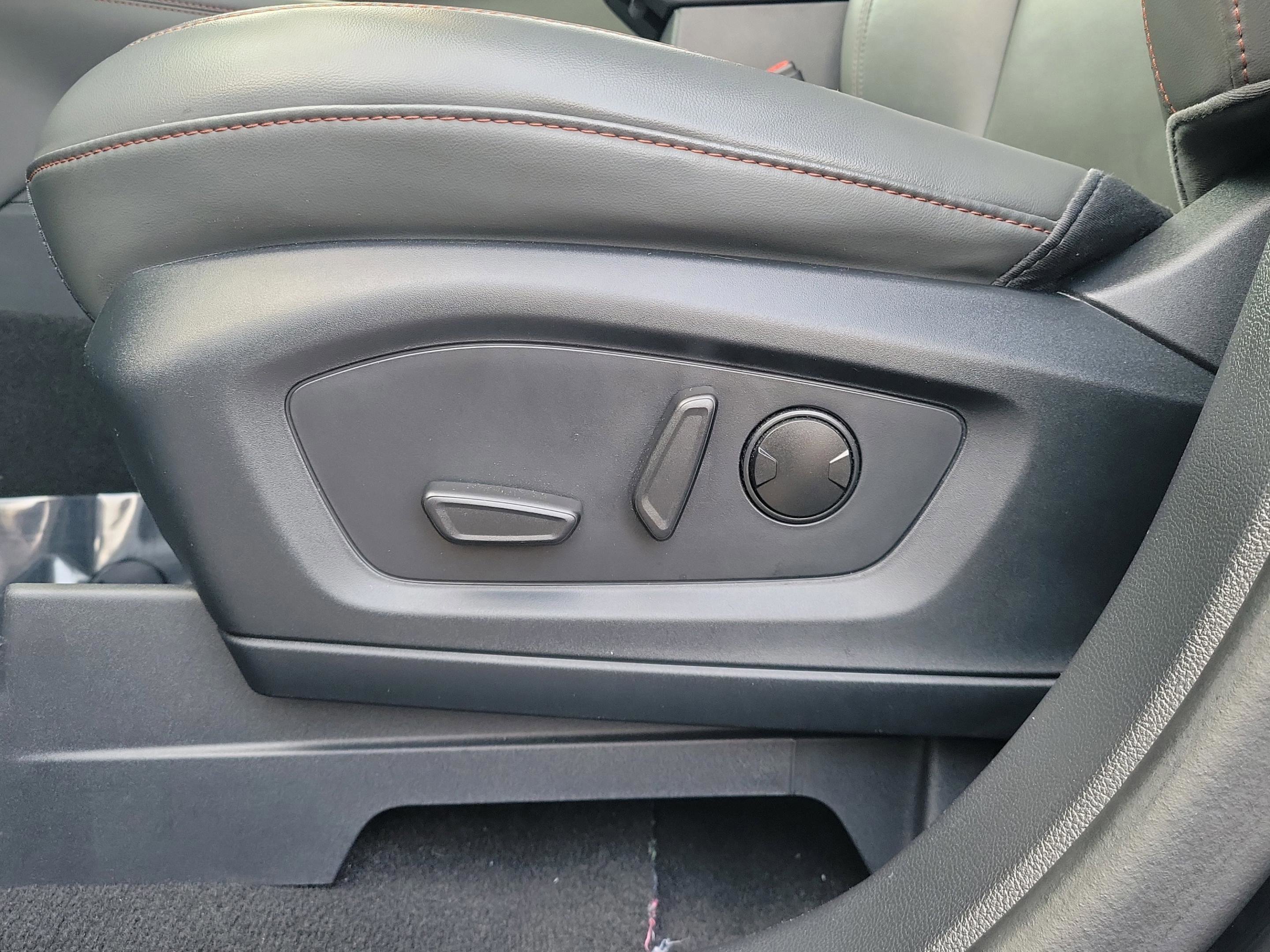 Used 2025 Ford Explorer Active w/ Active Comfort Package image 22