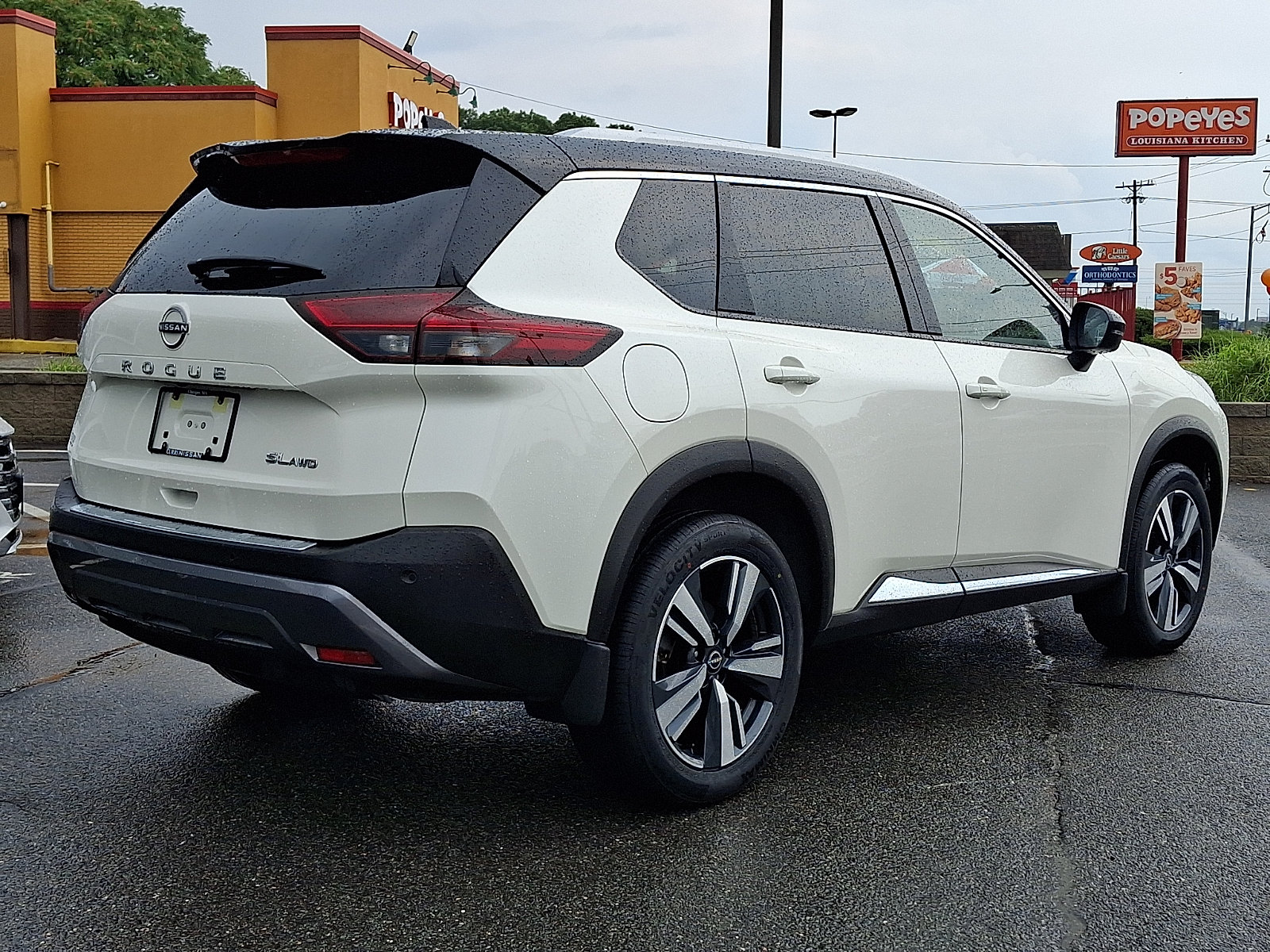 Used 2023 Nissan Rogue SL AWD/4WD image 7