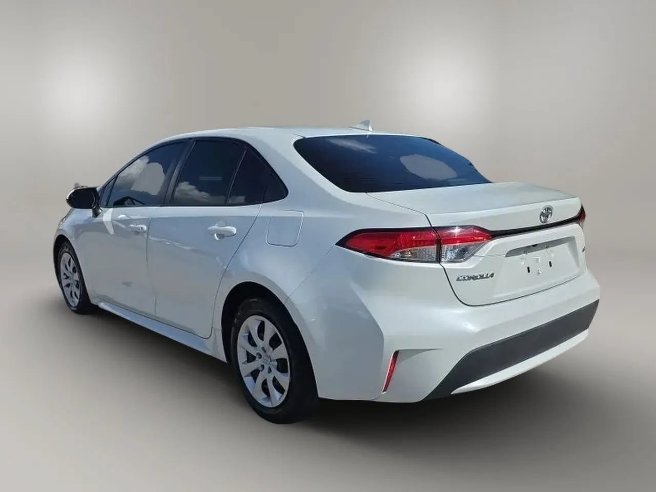 Used 2020 Toyota Corolla LE FWD image 6