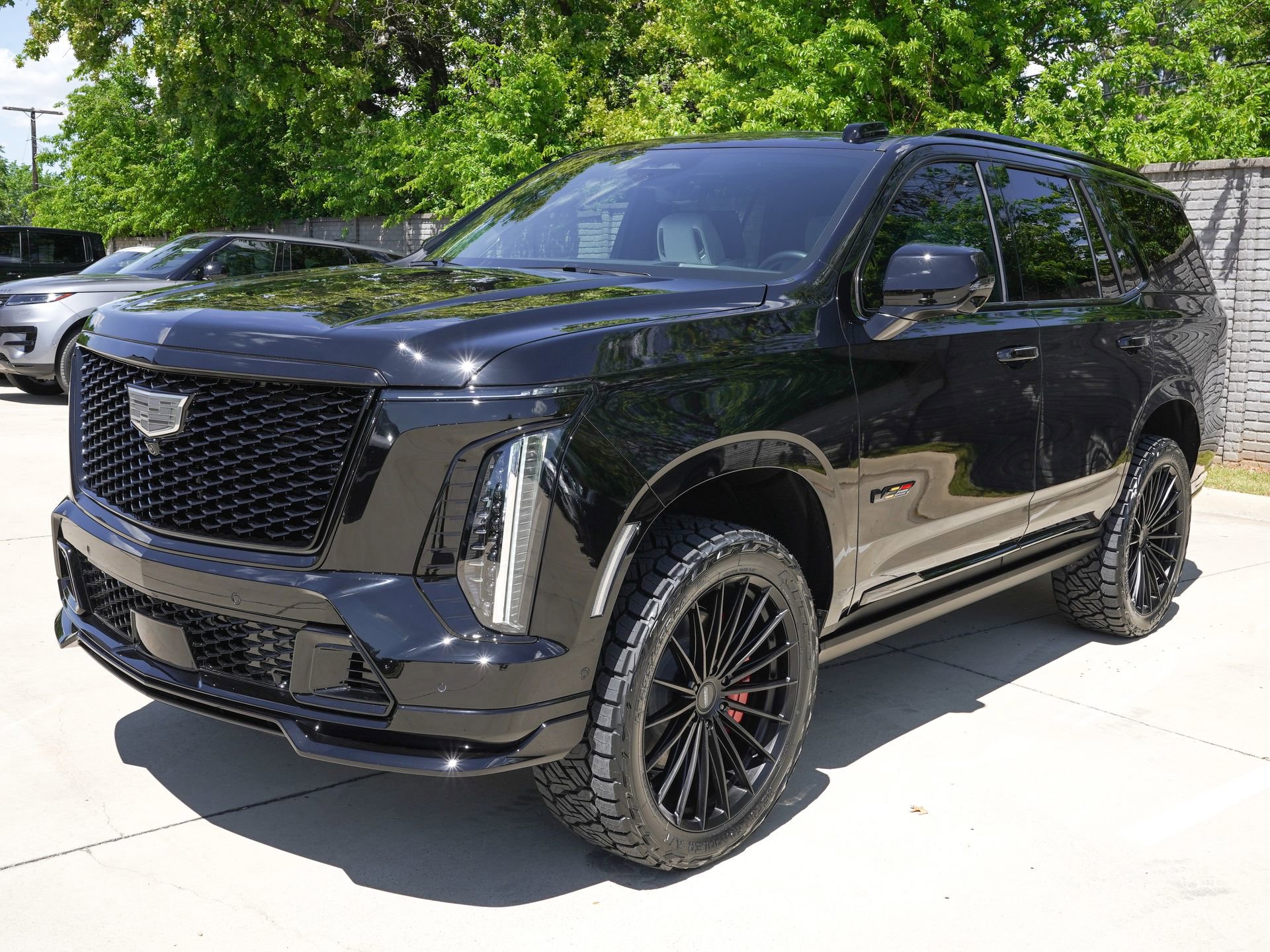 Used 2026 Cadillac Escalade V w/ LPO, ONYX Package image 8