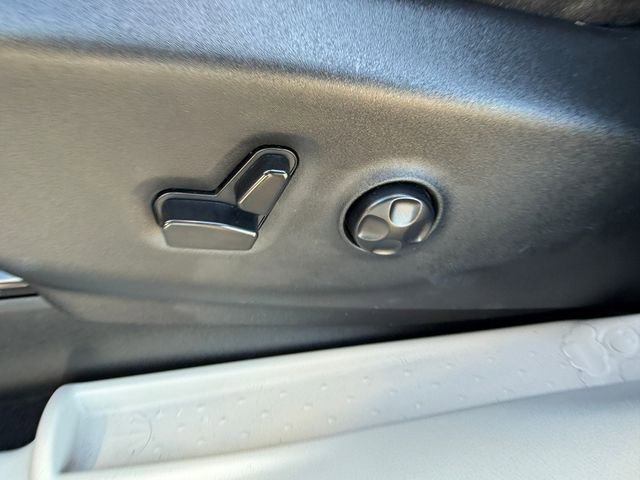 Used 2024 Chrysler Pacifica Touring-L FWD image 20
