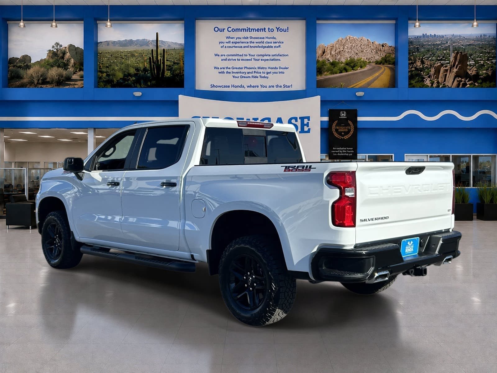 Used 2025 Chevrolet Silverado 1500 LT Trail Boss w/ Convenience Package II AWD/4WD image 8