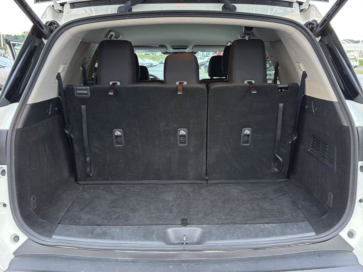 Used 2025 Nissan Pathfinder SV AWD/4WD image 34