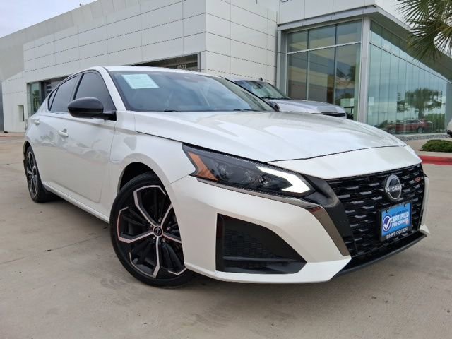 Used 2024 Nissan Altima 2.5 SR w/ SR Premium Package FWD image 1