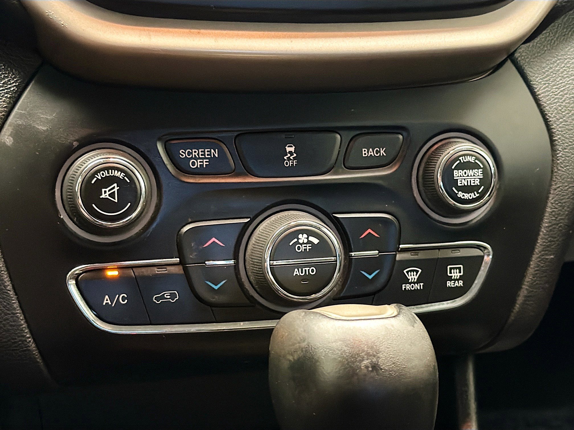 Used 2017 Jeep Cherokee Limited image 10