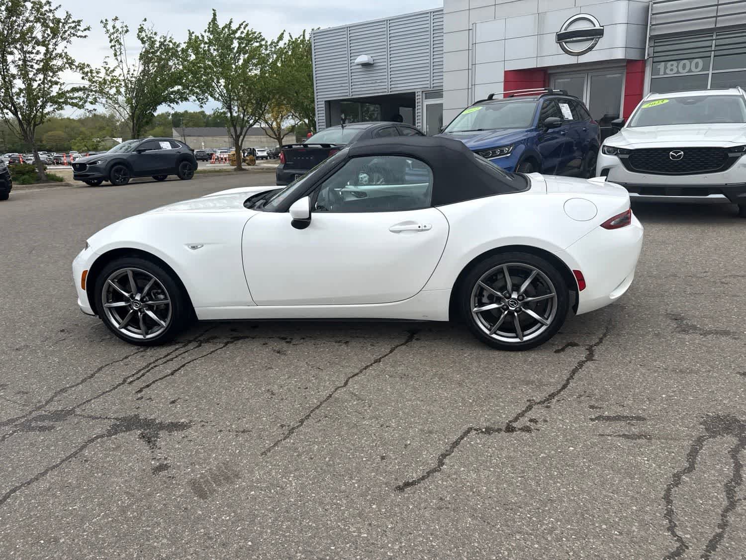Used 2023 MAZDA MX-5 Miata Grand Touring RWD image 8