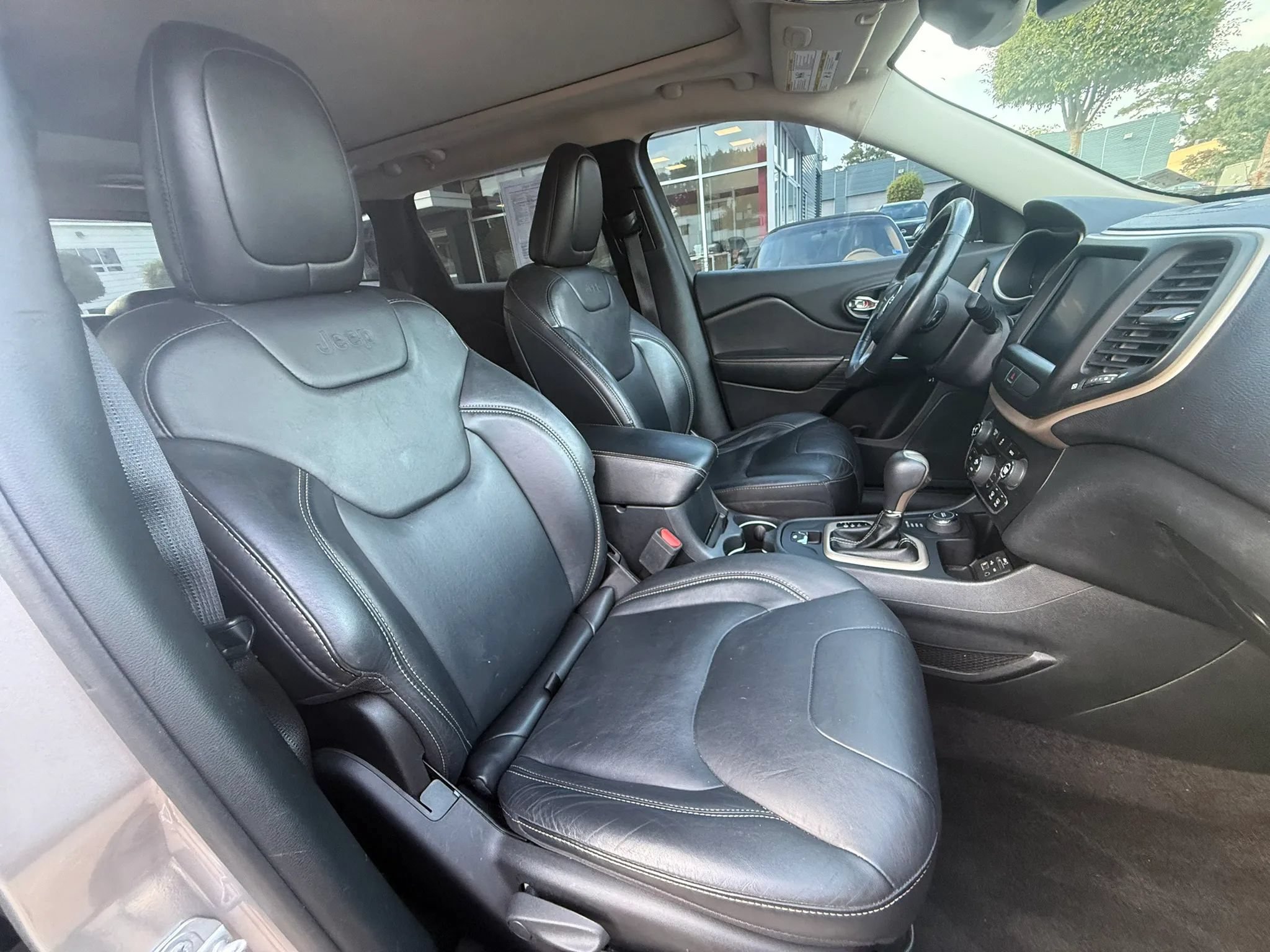 Used 2016 Jeep Cherokee Limited AWD/4WD image 18