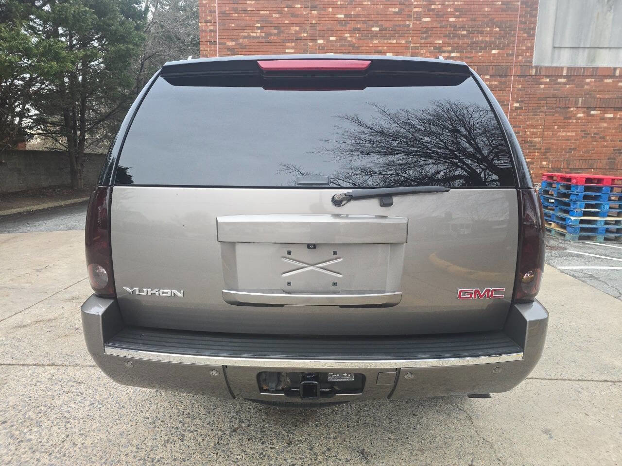 Used 2013 GMC Yukon Denali image 3