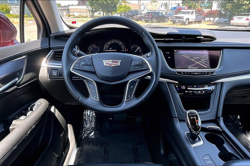 Used 2017 Cadillac XT5 Premium Luxury w/ Driver Assist Package AWD/4WD image 7